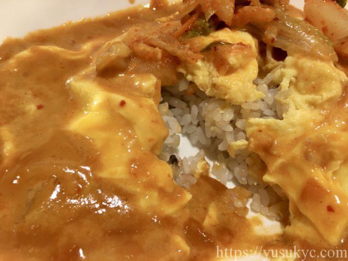 ラ・ポワールのイカとキムチのピリ辛オムライス