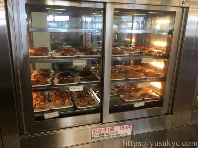 大遠会館マグロレストランの小鉢のおかず