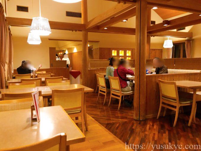 なばなの里の桃仙の店内