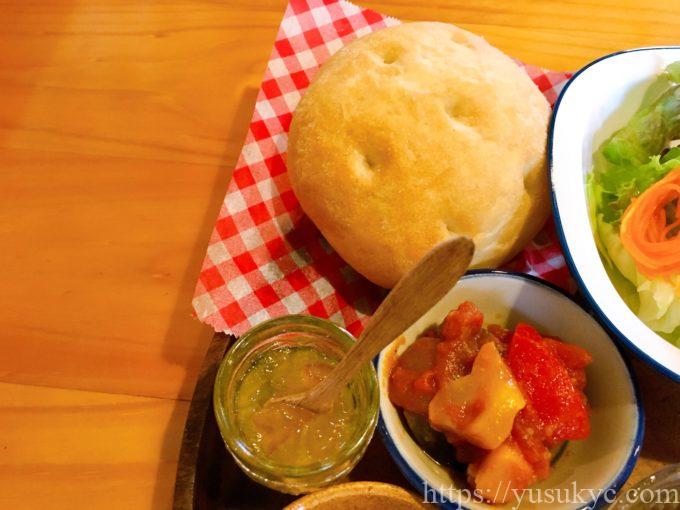 BEARE(ベアーレ)のプレート盛り合わせのフォカッチャ