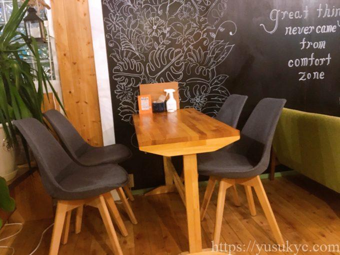 オレンジカウティーダイナーの店内