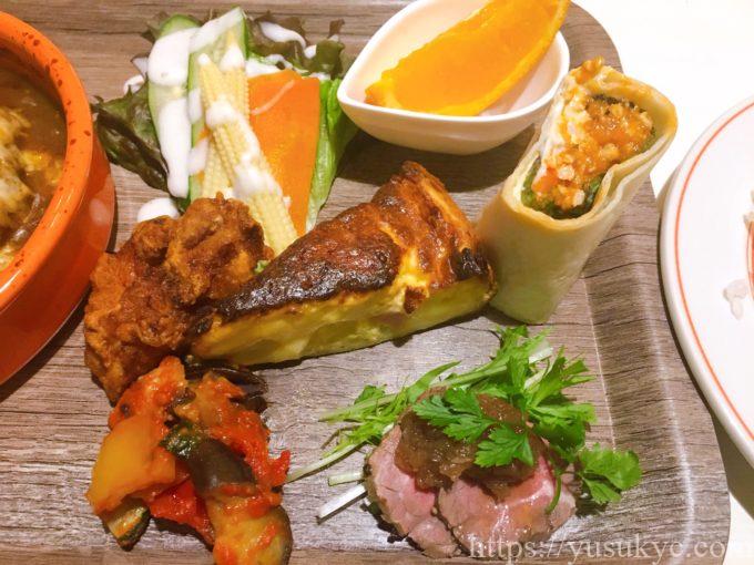 オレンジカウティーダイナーのメニュー(煮込みハンバーグ)