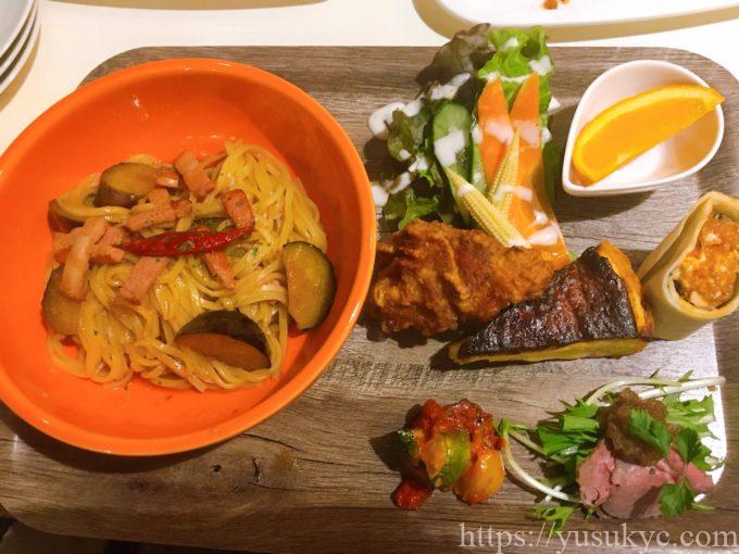 オレンジカウティーダイナーのメニュー(ナスとベーコンの和風パスタ)