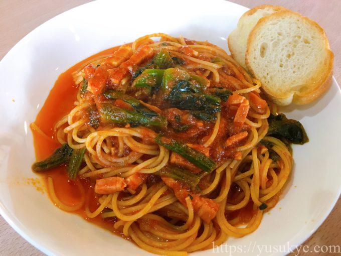 フーゲツのランチ(ほうれん草とベーコンのトマトソースパスタ)
