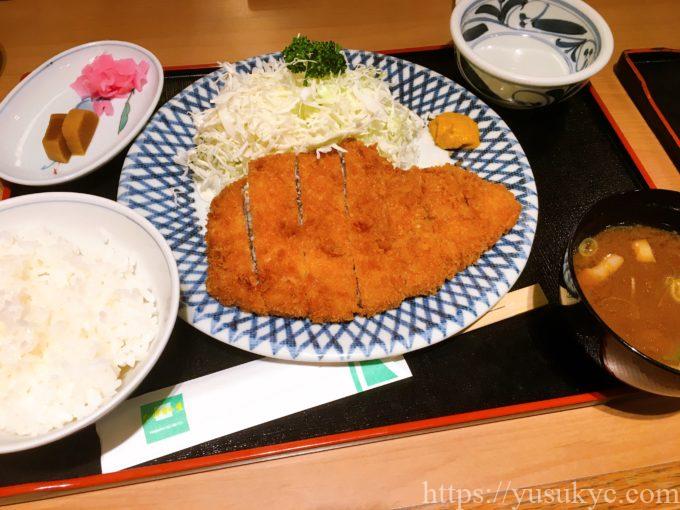 なばなの里のとんかつ「かつ丸(かつまる)」のメニュー(ロースかつ定食・中サイズ)