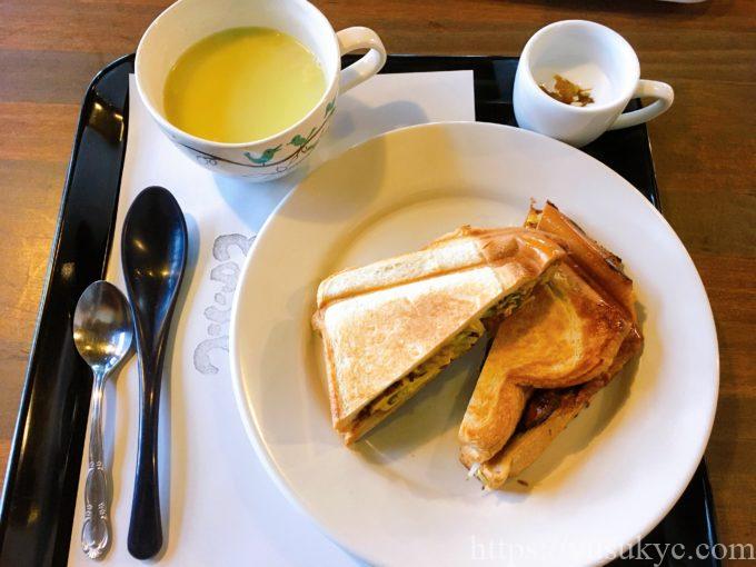 十余布陶(とよふと)のホットオムレツサンド