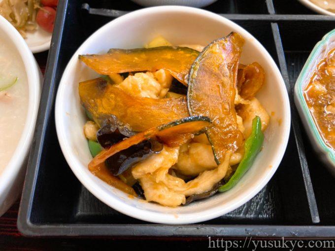 華鈴(かりん)のメニュー(鶏肉とかぼちゃの炒め)