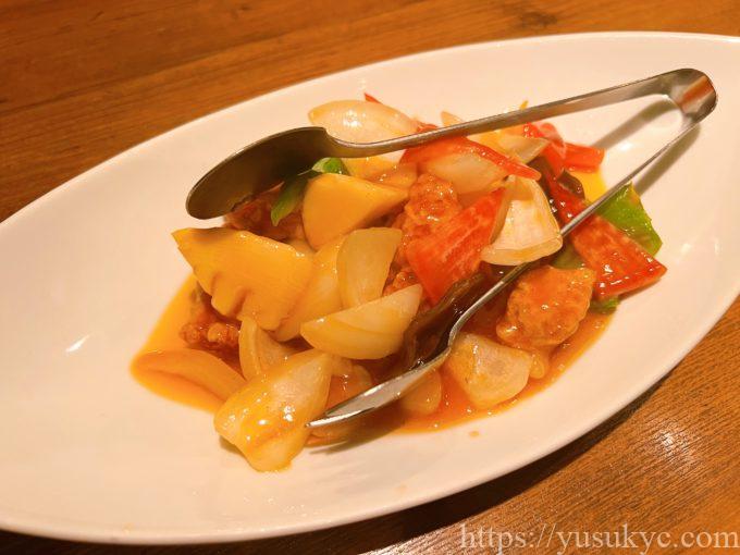 ドラゴンキッチンのメニュー(豚ヒレ肉の酢豚)