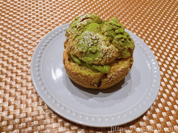 T/S Bakery(ティーエスベーカリー)のメニュー(抹茶シュークリーム)